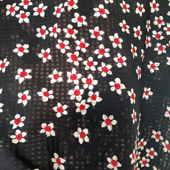 HAND PAINTED FLOWERS. Georgette self-pattern top. With bell sleeves. Zip behind. - Picture 4 of 8